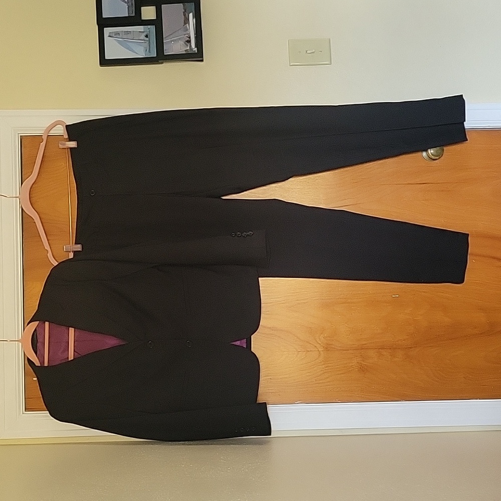 EUC Imani Uomo 2-piece Women's suit, black, blazer sz 6, slim-fit pants sz 10